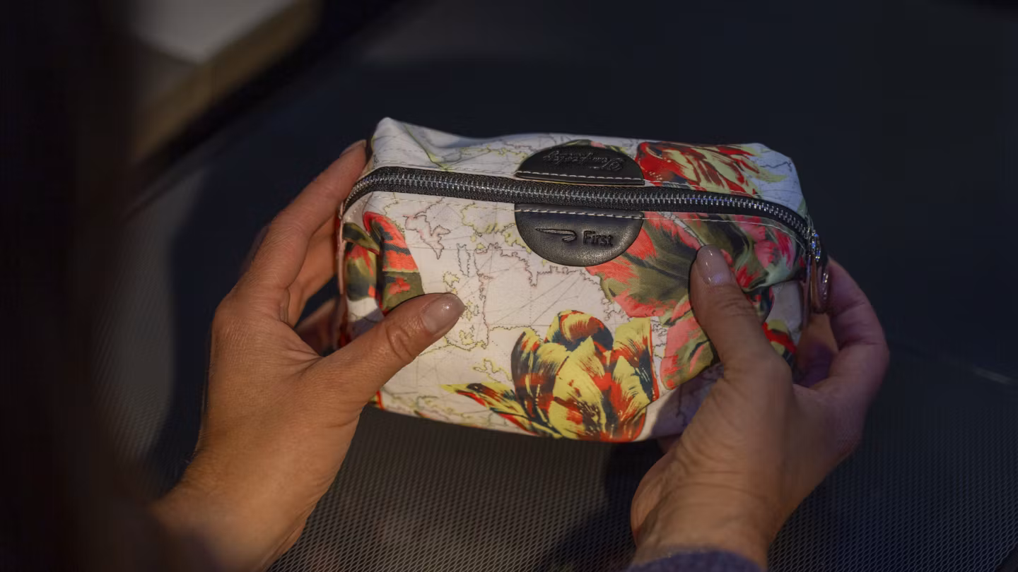 The ‘D’ora’ print amenity bag