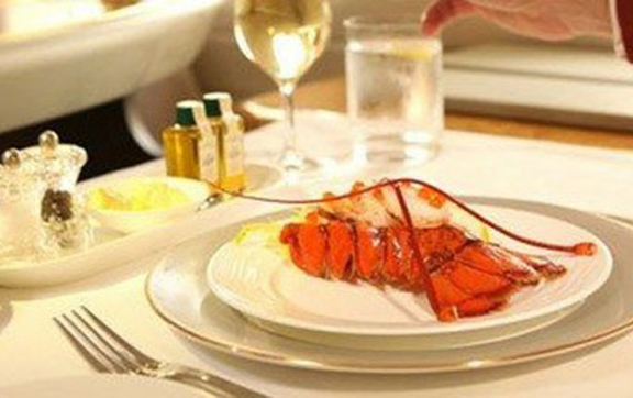 Dining in Emirates First Class